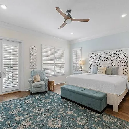 Gulf Views 6 Bedroom Elevator Community Pool